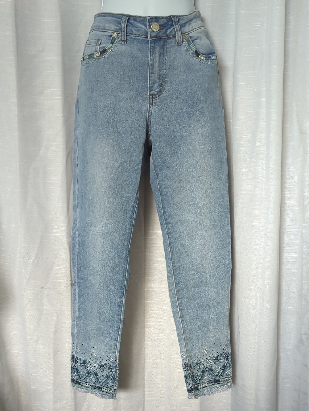 Embroidered Hem Light Blue Cropped Women's Jeans